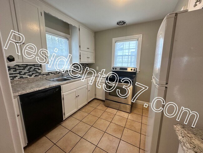 Building Photo - 3 Bed 1 Bath Home