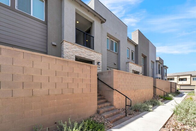 Building Photo - 146 Sul Ponticello Ave