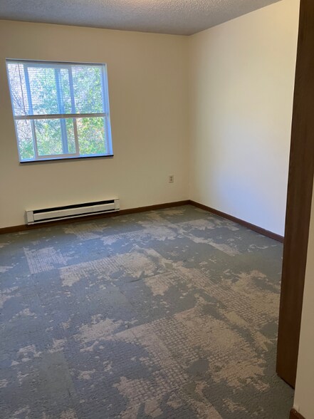 Building Photo - 803 Roundhouse Addn