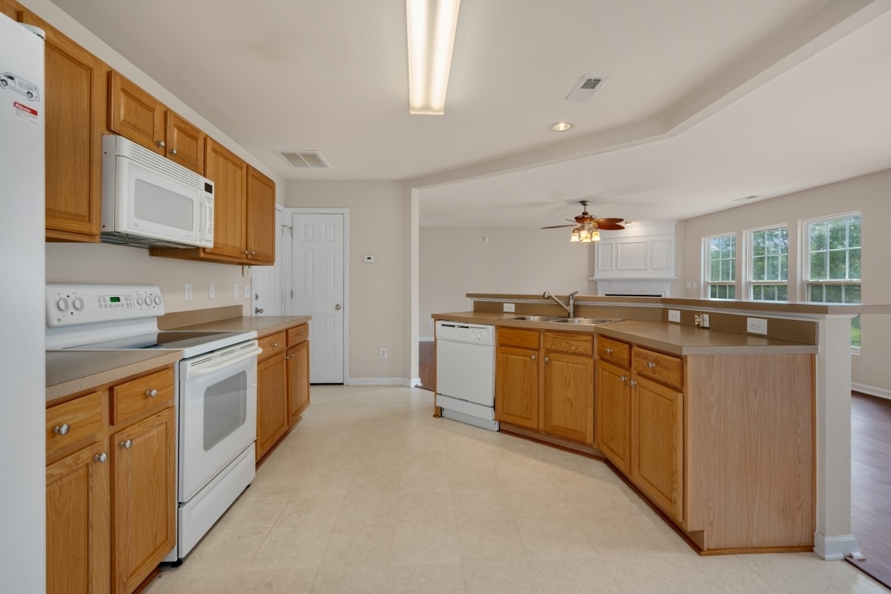 Building Photo - 5020 Babbling Brook Dr