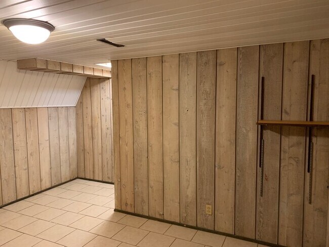 Building Photo - 219 Eisenhower Dr