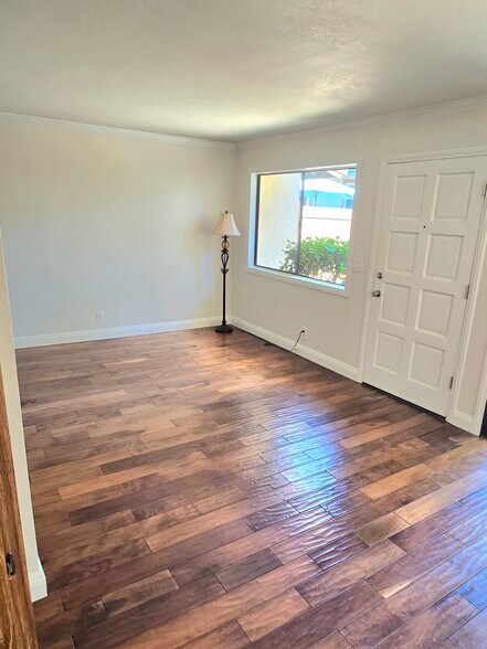 Building Photo - 624 Thoreau Ln