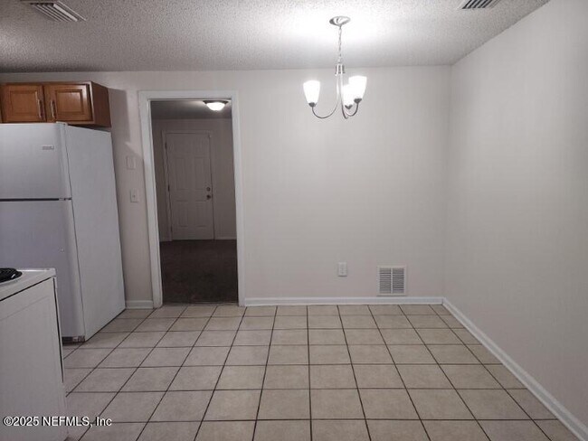 Building Photo - 3058 Mangrove Ave
