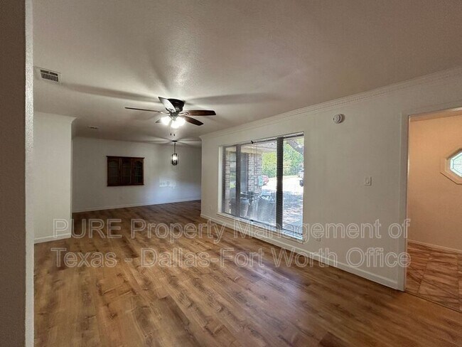 Building Photo - 8913 Sirocka Dr
