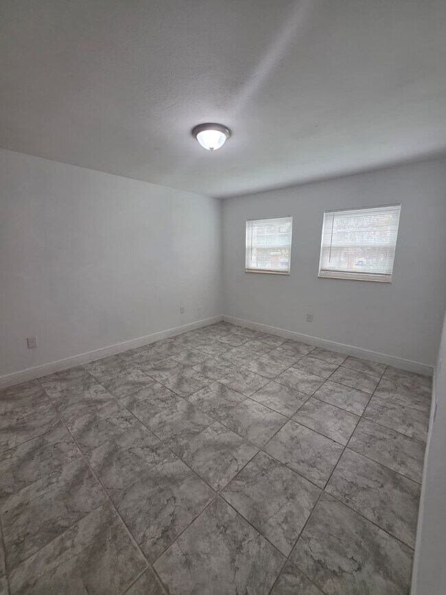 Building Photo - LAS PALMAS AT SAND LAKE CONDO