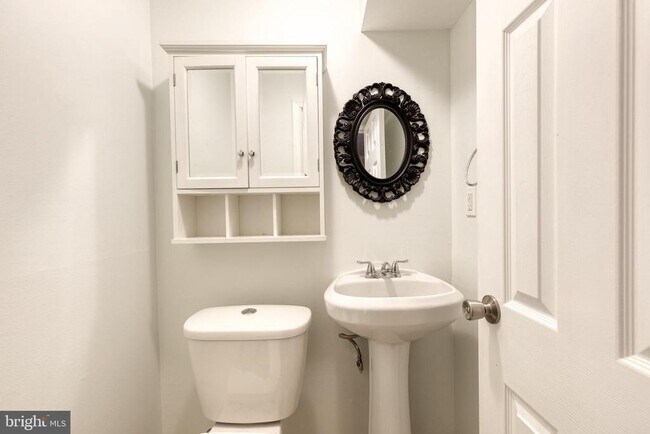 Building Photo - 1640 Mt Airy Ct