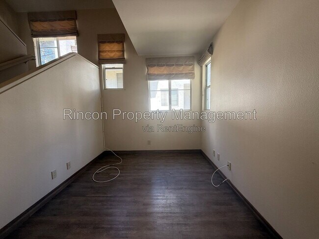 Building Photo - 325 Blue Dolphin Dr