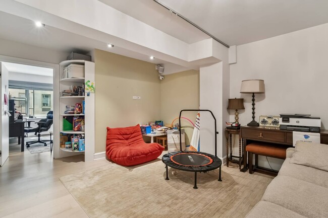 Building Photo - 100 W 57th St