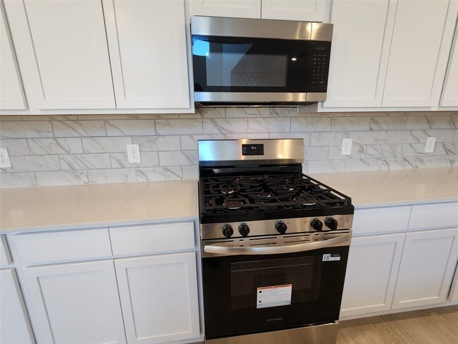 Building Photo - 30622 Wicklow Gdns Dr