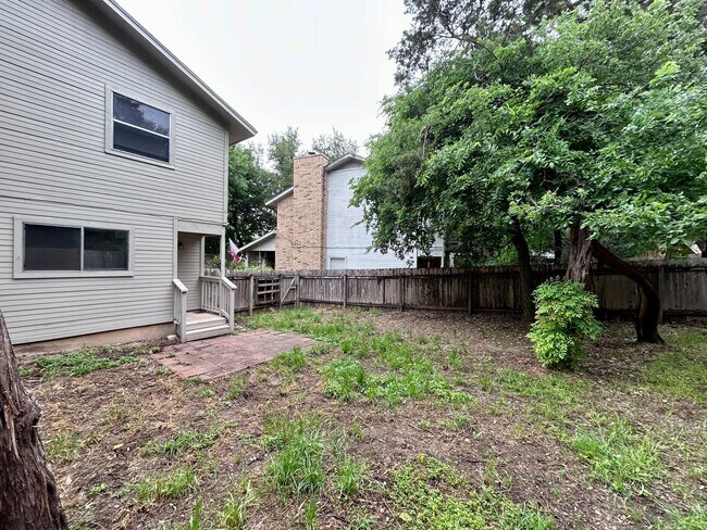 Building Photo - 1707 Waterloo Tr