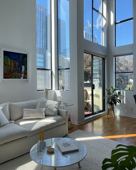 Building Photo - 469 Clementina St