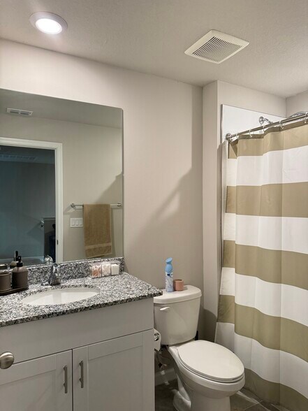 Building Photo - 5649 Mentmore Dr