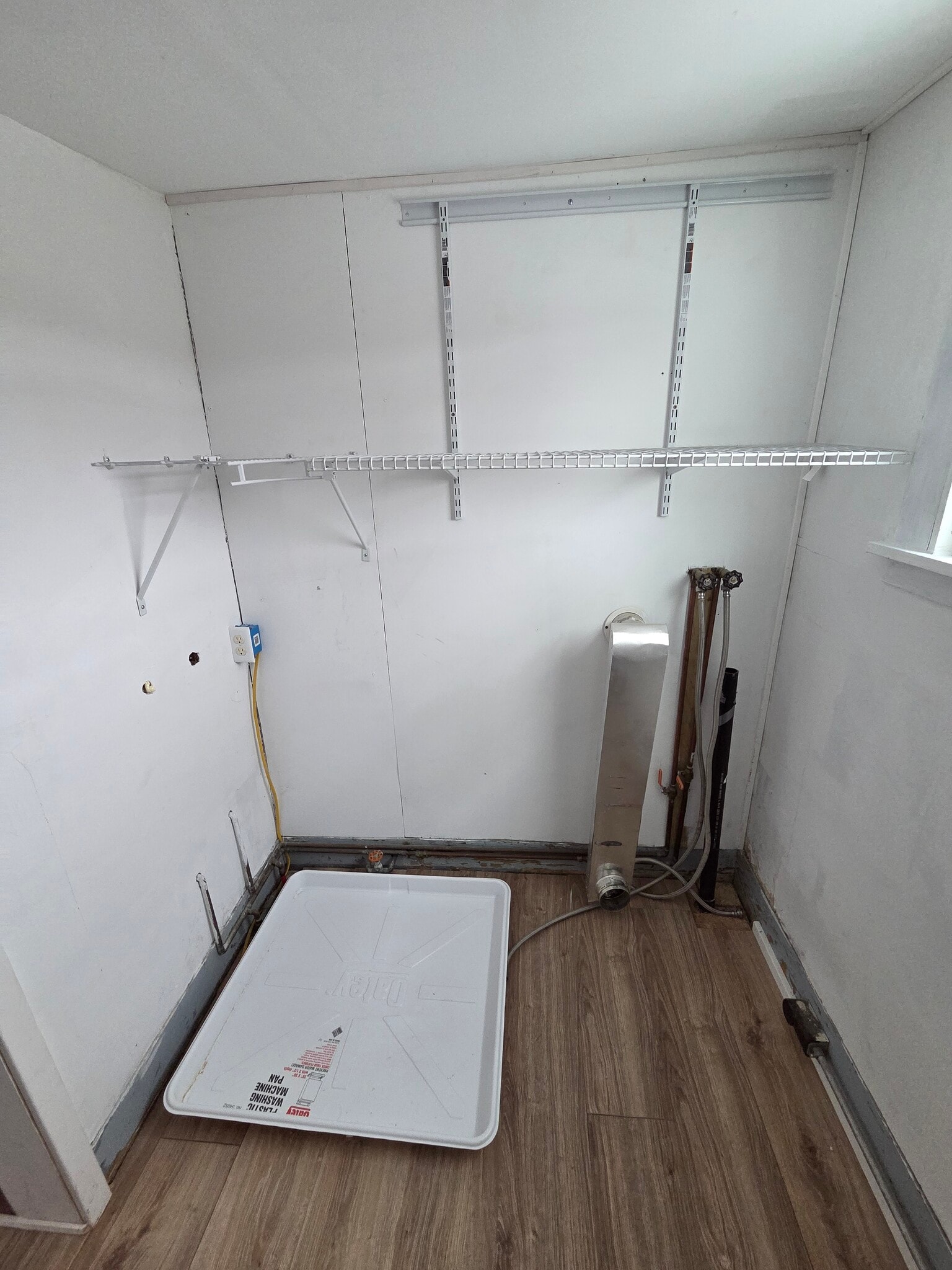 Washer and dryer hookup - 418 W Lima St