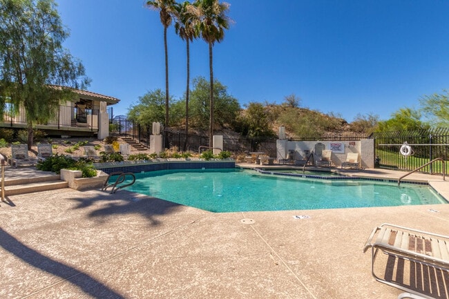 Building Photo - 5002 E Siesta Dr