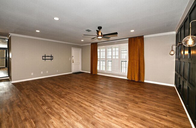 Building Photo - ALAMO HEIGHTS SCHOOL DISTRICT CONDO