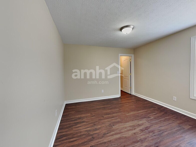 Building Photo - 5915 Cabot Dr