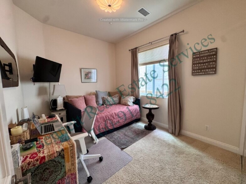 Building Photo - 4527 Cove Dr