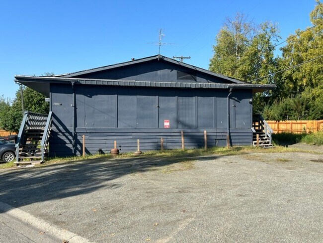 Building Photo - 2301 Roosevelt Dr