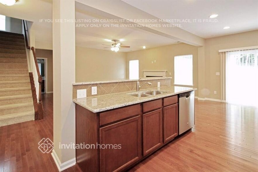 Building Photo - 1923 Madeira Cir