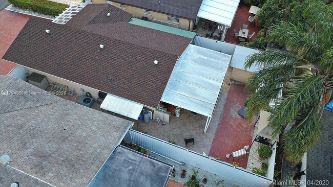 Building Photo - 10552 SW 21st Ln