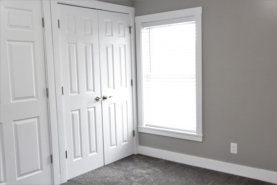 Bedroom 1 closet - 1601 Niles Ave