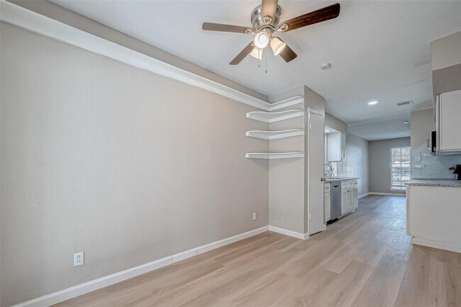 Building Photo - 7315 Housman St