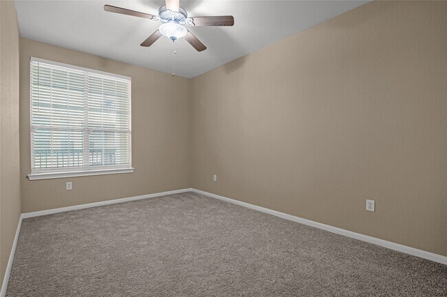 Building Photo - 7575 Kirby Dr