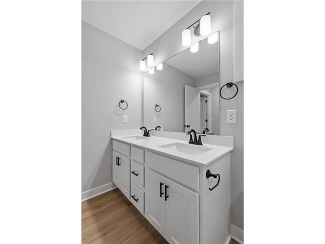 Building Photo - 13118 ISETTA CIR NE