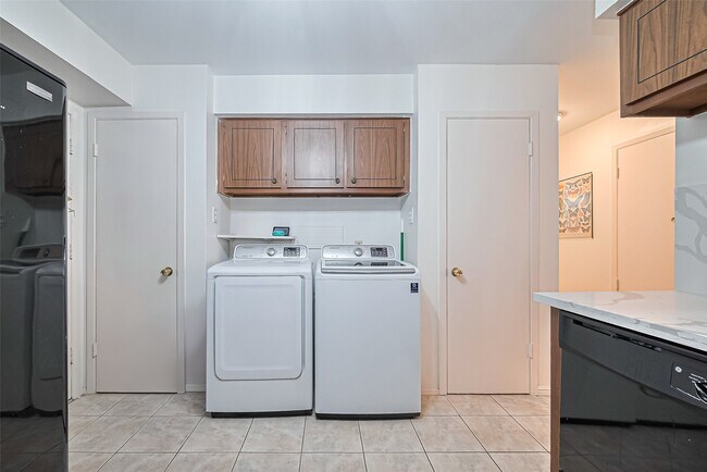 Building Photo - 4304 Sherwood Ln
