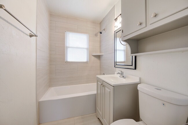 Building Photo - 4704 SE 18th St