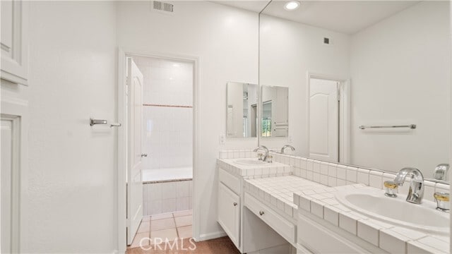 Building Photo - 37 Tennis Villas Dr