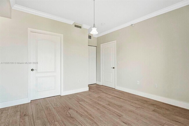 Building Photo - 1627 SW 37th Ave