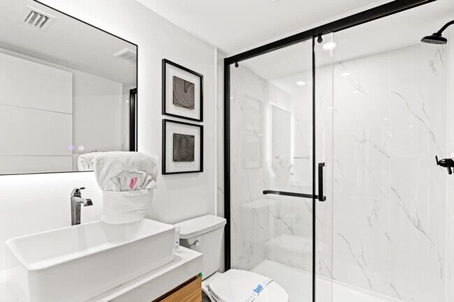 Building Photo - 8115 Thomas Dr