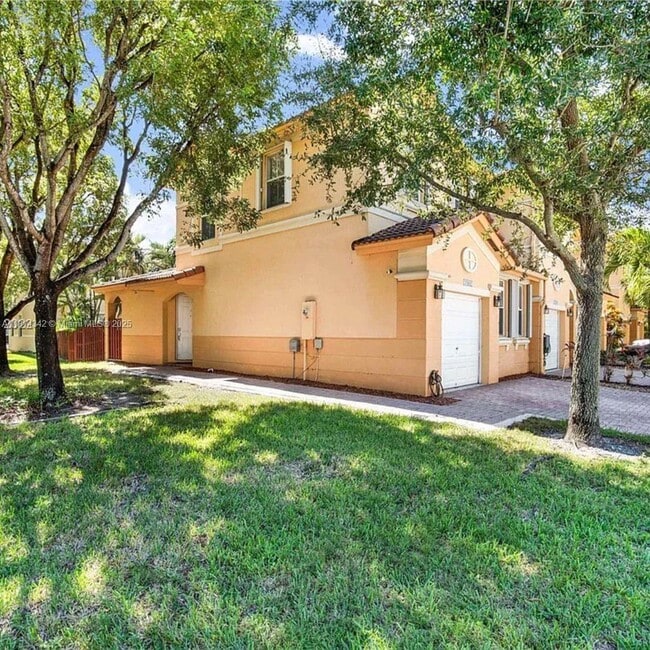 Building Photo - 10902 NW 79th St