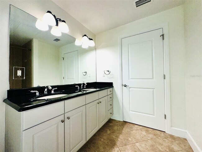 Building Photo - 101 S Eola Dr