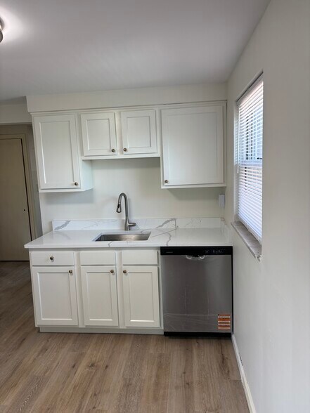 Building Photo - 244 Clairmont Ave