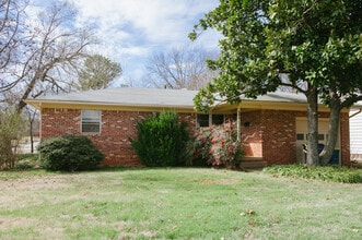 Building Photo - 2502 N Monroe St