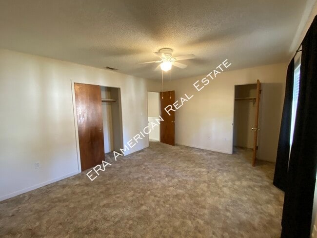 Building Photo - 230 Oxford Ct