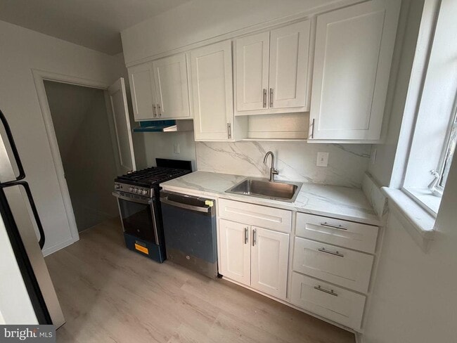 Building Photo - 1304 S Walter Reed Dr