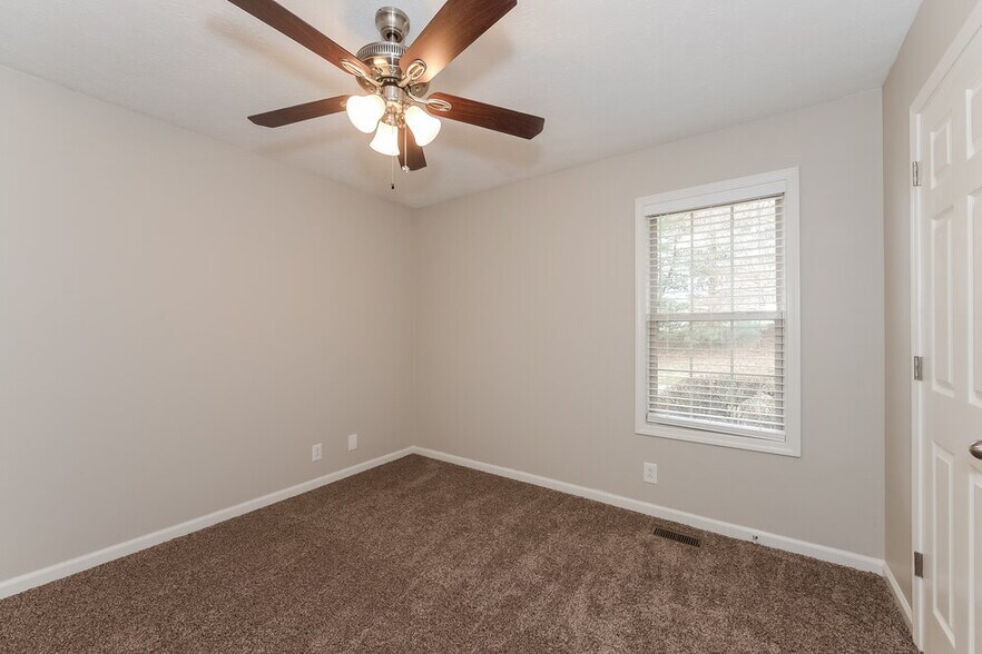 Building Photo - 165 Brookview Cir