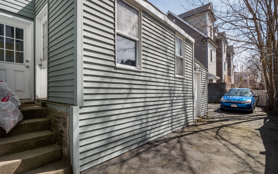Building Photo - 44 Cameron Ave