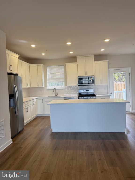 Building Photo - 83 Four Leaf Dr