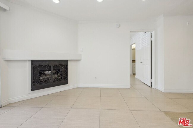 Building Photo - 5535 Canoga Ave