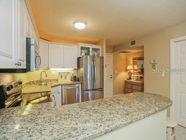 Building Photo - 1050 Longboat Club Rd