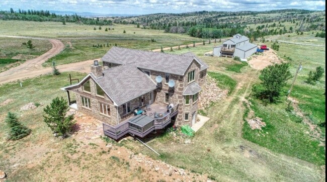 Building Photo - Rockaway Ranch Carriage House