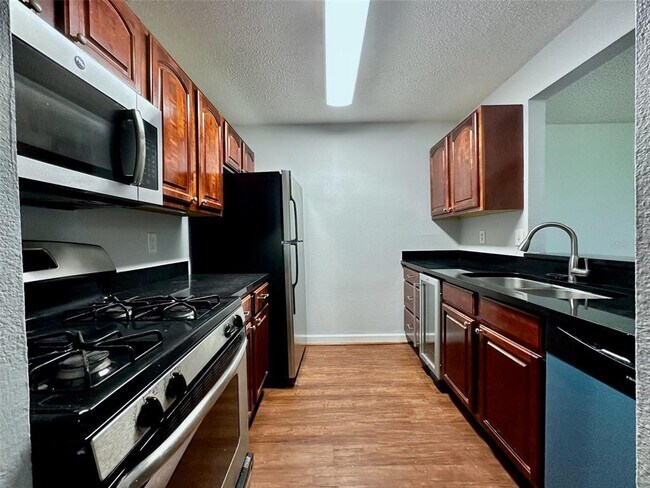 Building Photo - 2053 Dixie Belle Dr