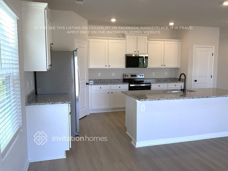 Building Photo - 3331 Fox Hall Dr