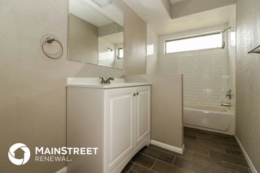 Building Photo - 1124 Danny Dr