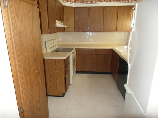 Building Photo - 3 Bedroom, 1.5 Bathroom Quadra-Plex