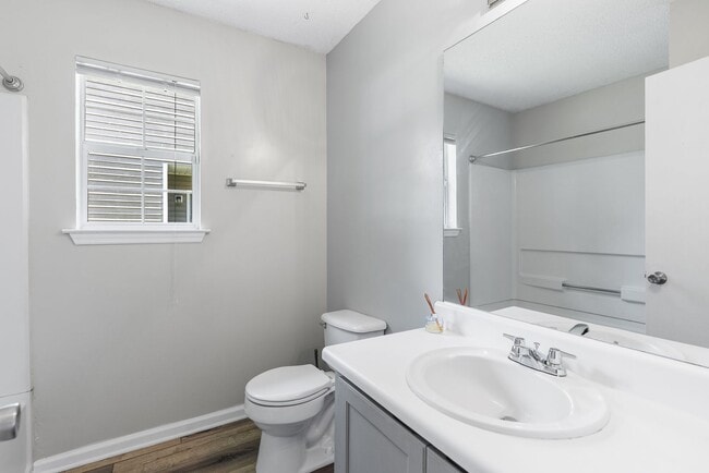 Building Photo - 3 BED | 2 BATH | NEWLY RENOVATED